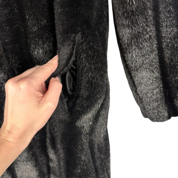 East Fifth Woman’s Faux Fur Coat Size Medium Black Collared - Picture 4 of 9